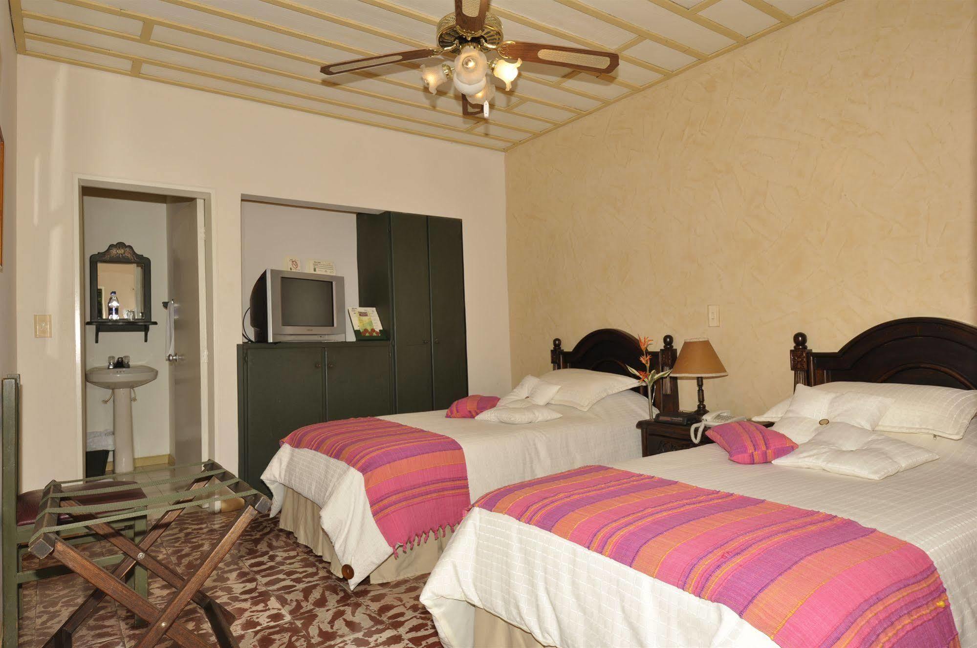 Hotel Campestre La Floresta Puerto Espejo エクステリア 写真